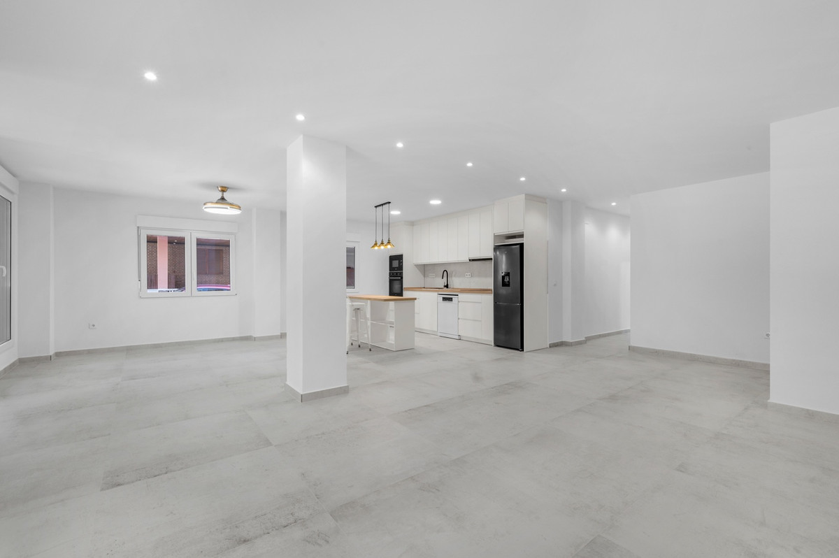 For sale - 3 Bedroom 2 Bathroom Apartment - Ground Floor Apartment in Torrevieja - Torrevieja Centro  - Alicante