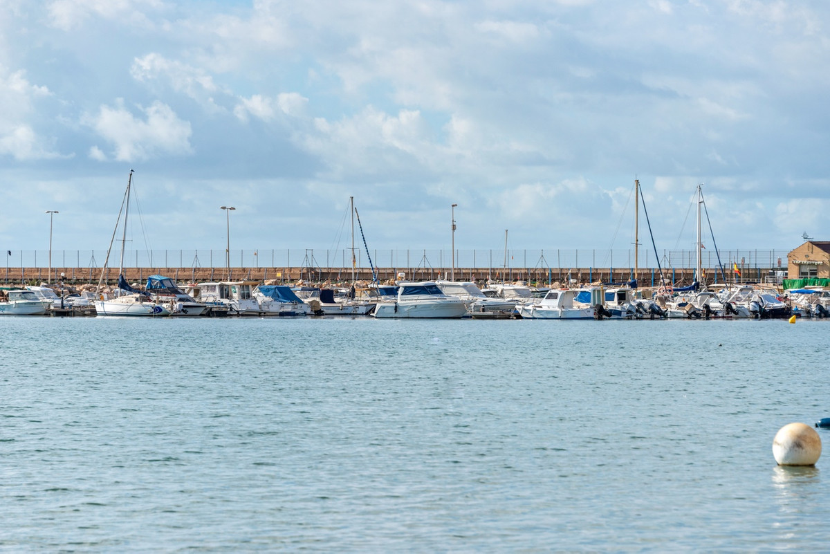 For sale - 3 Bedroom 2 Bathroom Apartment - Ground Floor Apartment in Torrevieja - Torrevieja Centro  - Alicante