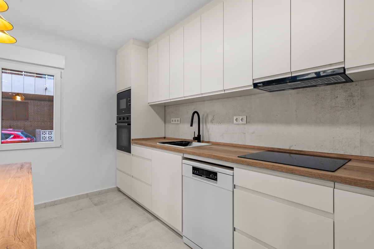 For sale - 3 Bedroom 2 Bathroom Apartment - Ground Floor Apartment in Torrevieja - Torrevieja Centro  - Alicante