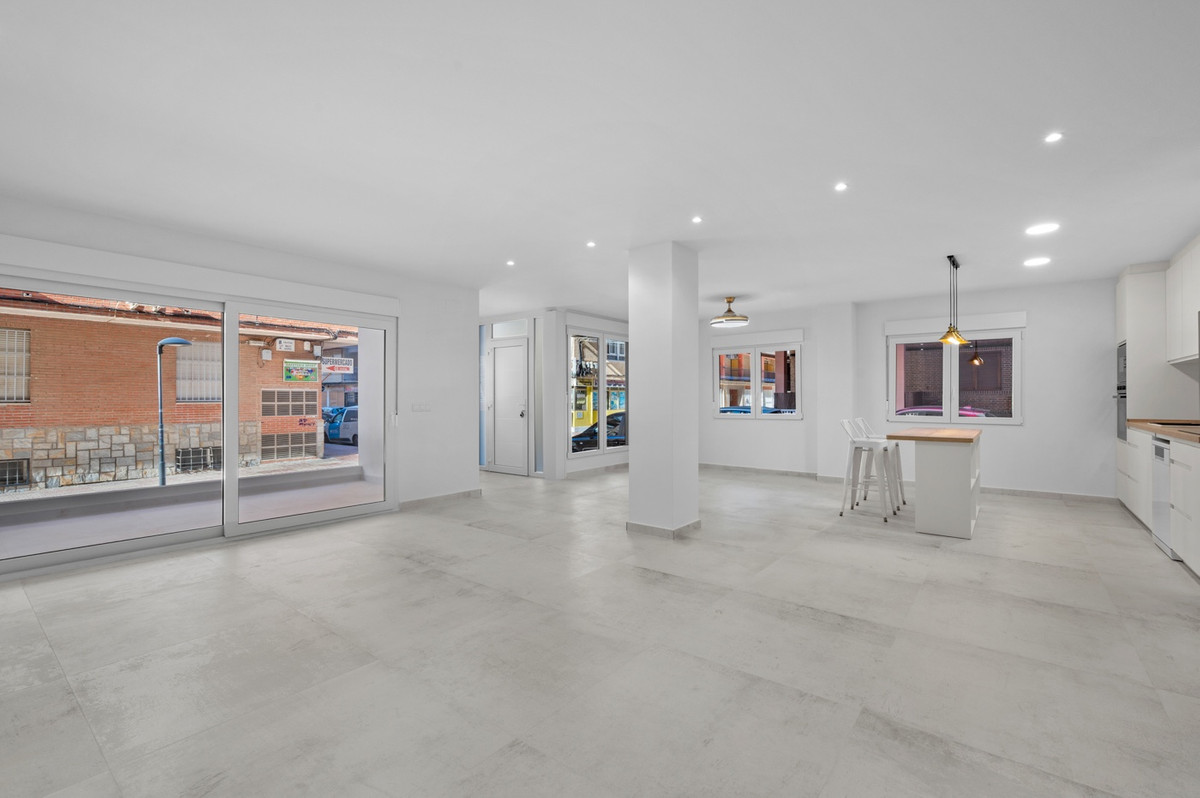 For sale - 3 Bedroom 2 Bathroom Apartment - Ground Floor Apartment in Torrevieja - Torrevieja Centro  - Alicante