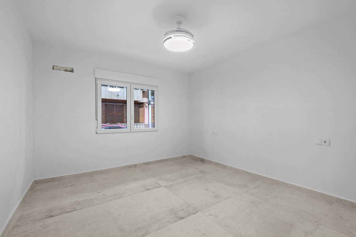 For sale - 3 Bedroom 2 Bathroom Apartment - Ground Floor Apartment in Torrevieja - Torrevieja Centro  - Alicante
