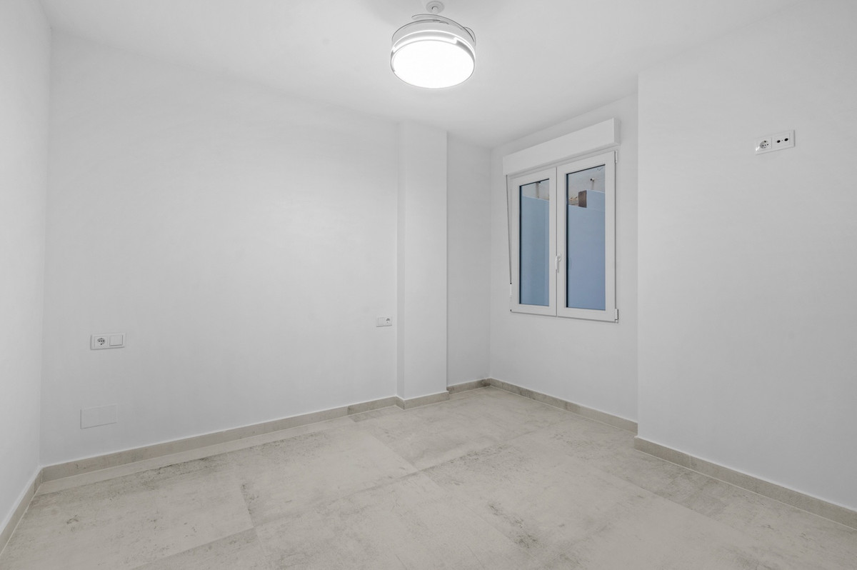 For sale - 3 Bedroom 2 Bathroom Apartment - Ground Floor Apartment in Torrevieja - Torrevieja Centro  - Alicante
