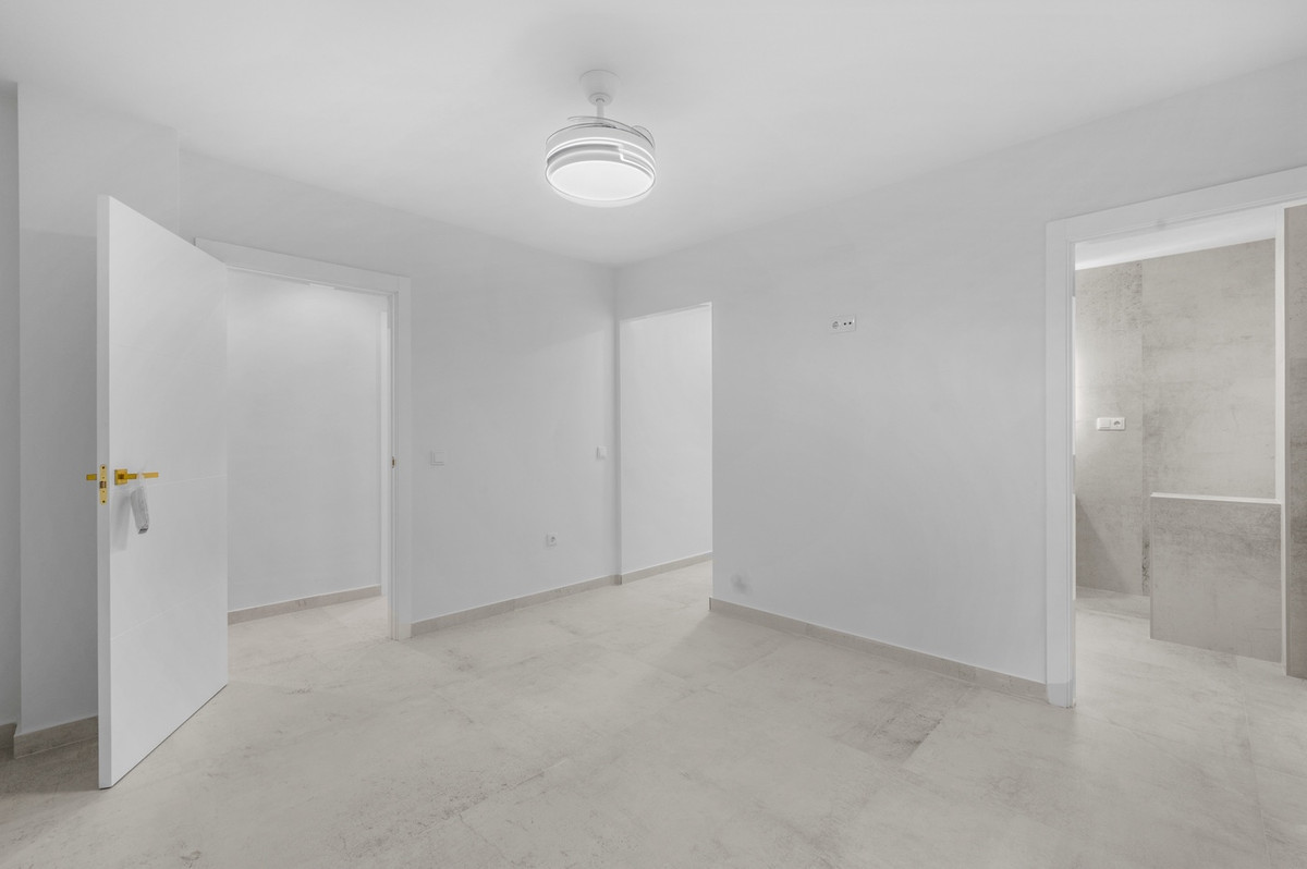 For sale - 3 Bedroom 2 Bathroom Apartment - Ground Floor Apartment in Torrevieja - Torrevieja Centro  - Alicante