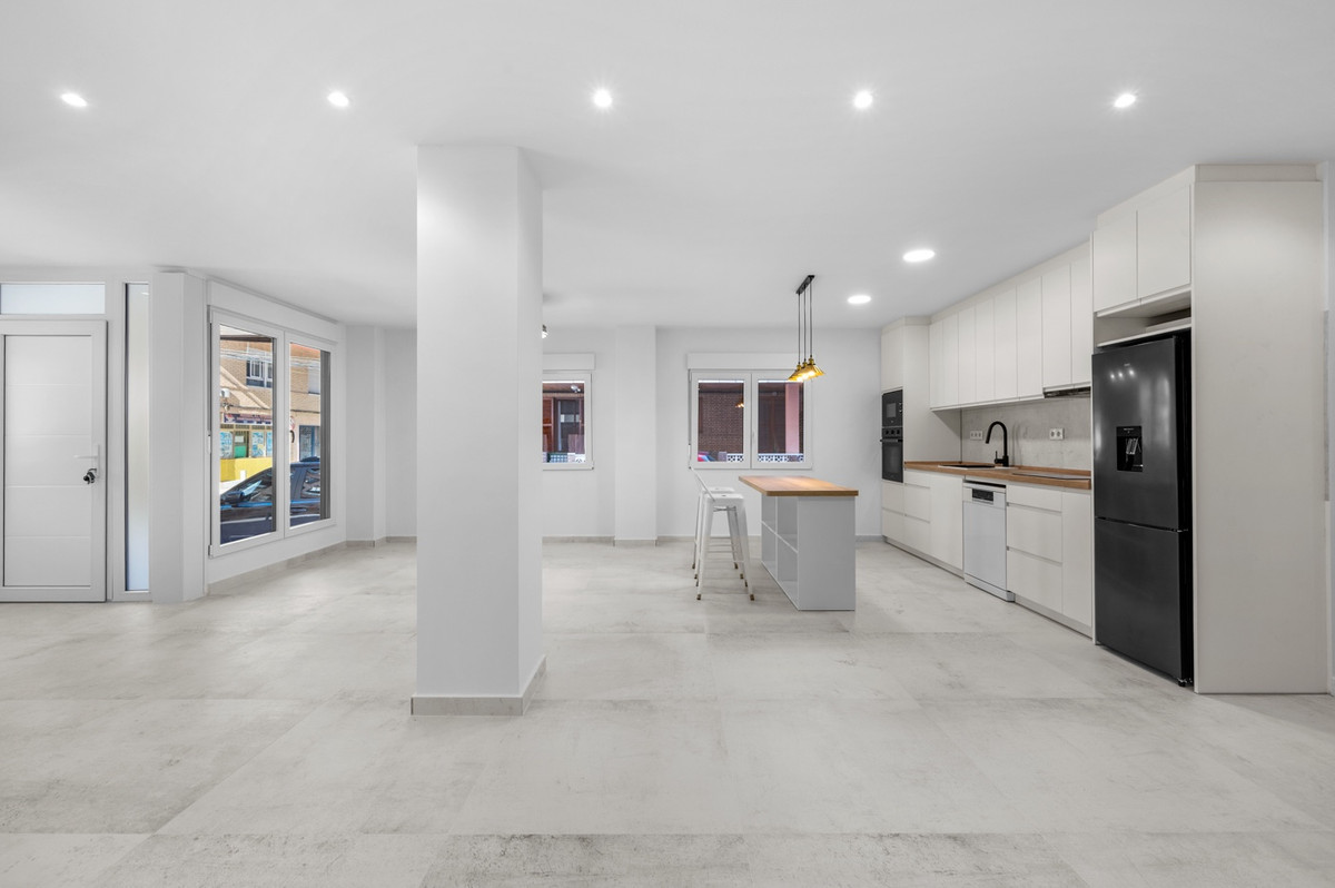 For sale - 3 Bedroom 2 Bathroom Apartment - Ground Floor Apartment in Torrevieja - Torrevieja Centro  - Alicante