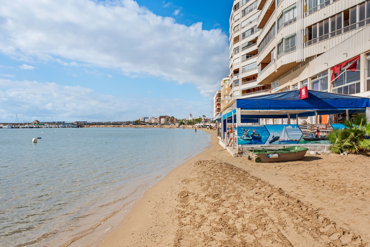 For sale - 3 Bedroom 2 Bathroom Apartment - Ground Floor Apartment in Torrevieja - Torrevieja Centro  - Alicante