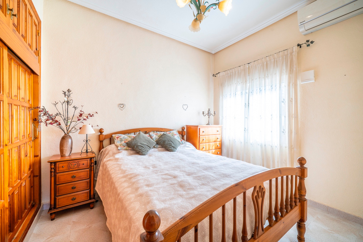 For sale - 3 Bedroom 1 Bathroom House - Detached Villa in Rojales - Ciudad Quesada  - Alicante