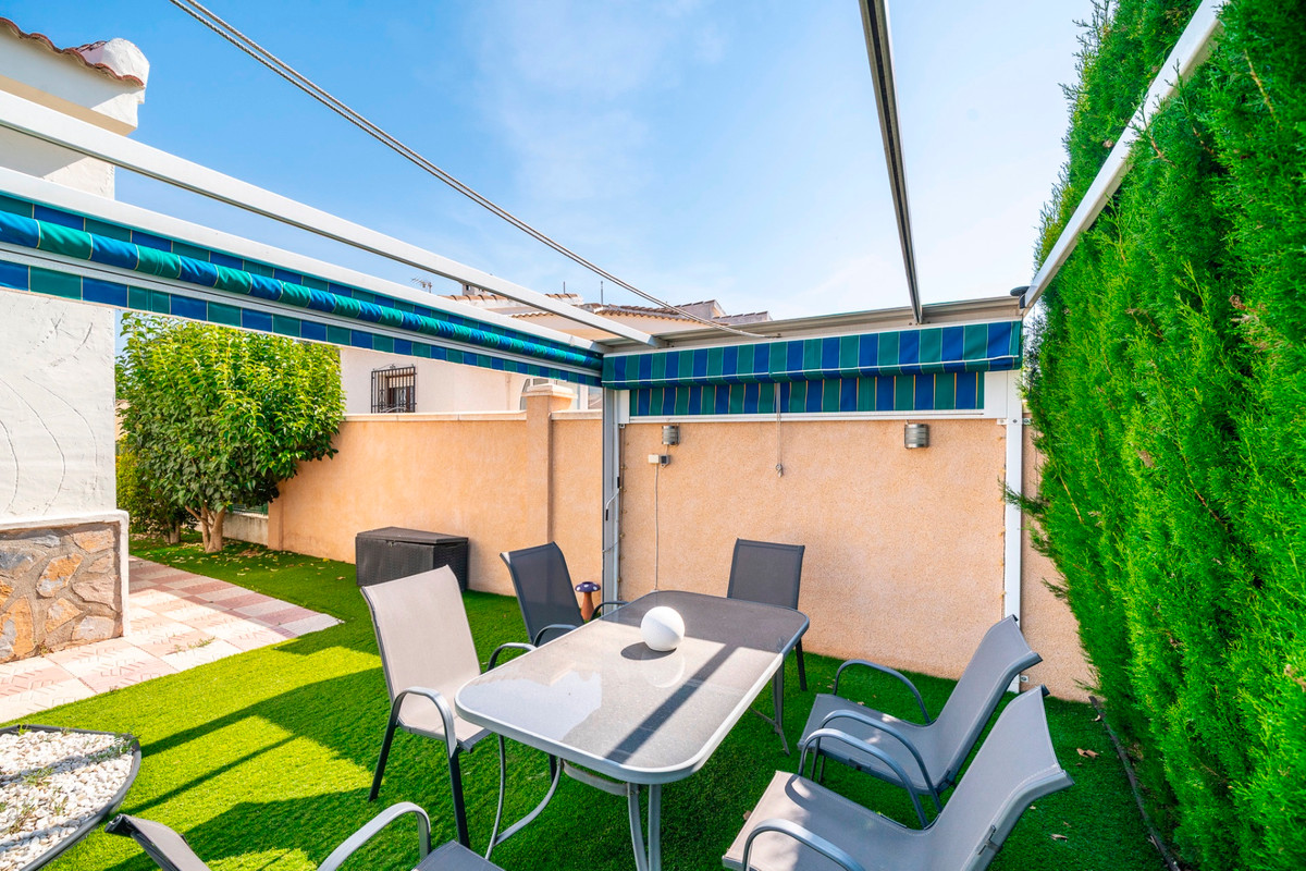 For sale - 3 Bedroom 1 Bathroom House - Detached Villa in Rojales - Ciudad Quesada  - Alicante