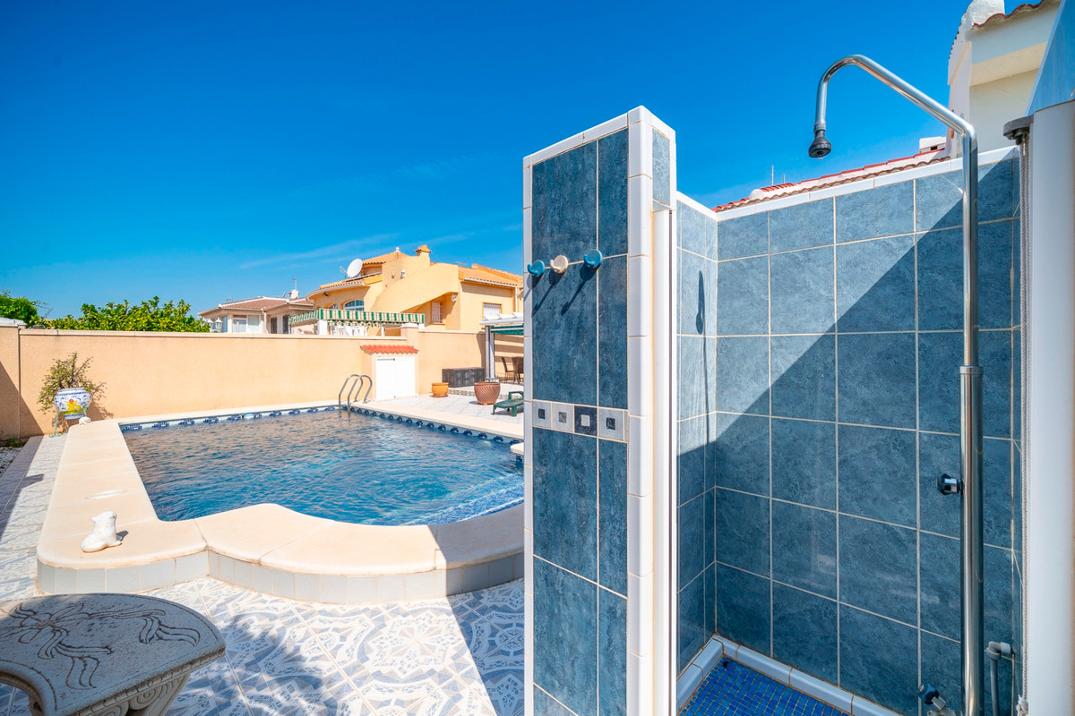 For sale - 3 Bedroom 1 Bathroom House - Detached Villa in Rojales - Ciudad Quesada  - Alicante