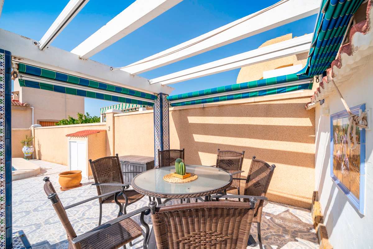 For sale - 3 Bedroom 1 Bathroom House - Detached Villa in Rojales - Ciudad Quesada  - Alicante
