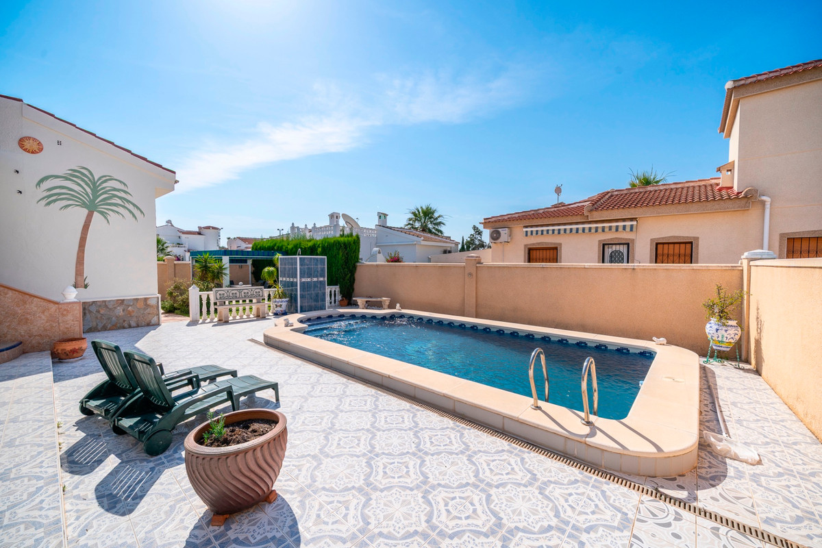 For sale - 3 Bedroom 1 Bathroom House - Detached Villa in Rojales - Ciudad Quesada  - Alicante