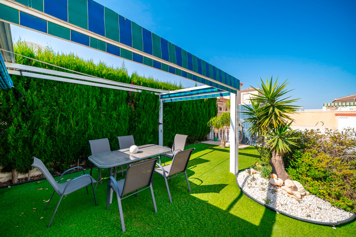 For sale - 3 Bedroom 1 Bathroom House - Detached Villa in Rojales - Ciudad Quesada  - Alicante