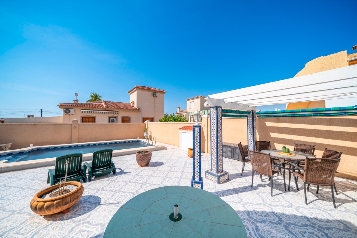 For sale - 3 Bedroom 1 Bathroom House - Detached Villa in Rojales - Ciudad Quesada  - Alicante