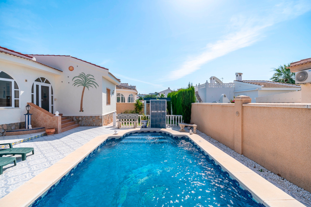 For sale - 3 Bedroom 1 Bathroom House - Detached Villa in Rojales - Ciudad Quesada  - Alicante