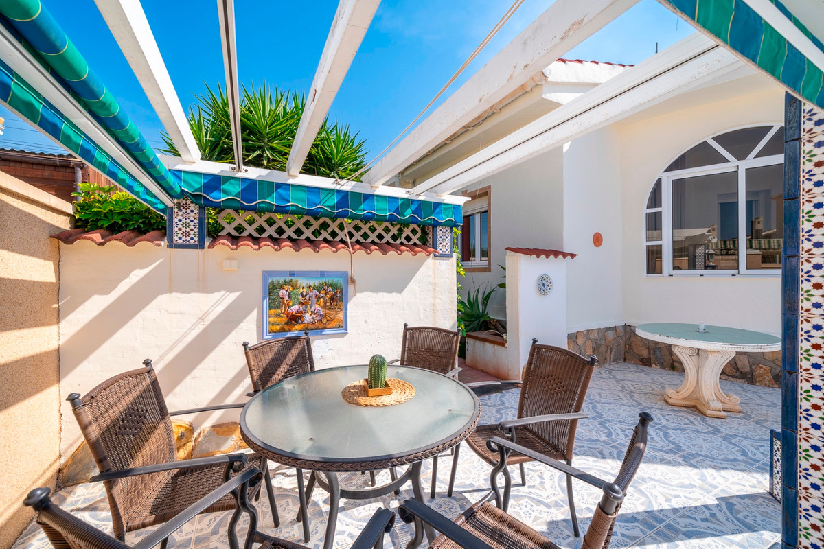 For sale - 3 Bedroom 1 Bathroom House - Detached Villa in Rojales - Ciudad Quesada  - Alicante
