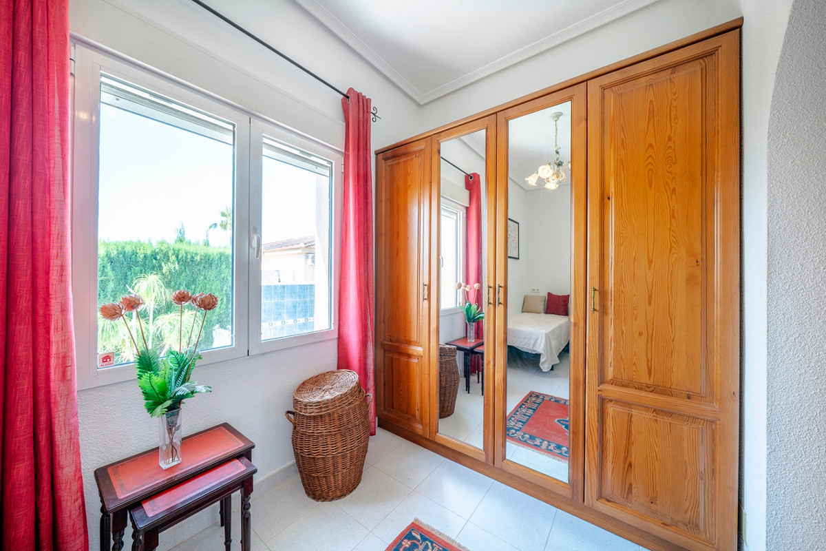 For sale - 3 Bedroom 1 Bathroom House - Detached Villa in Rojales - Ciudad Quesada  - Alicante