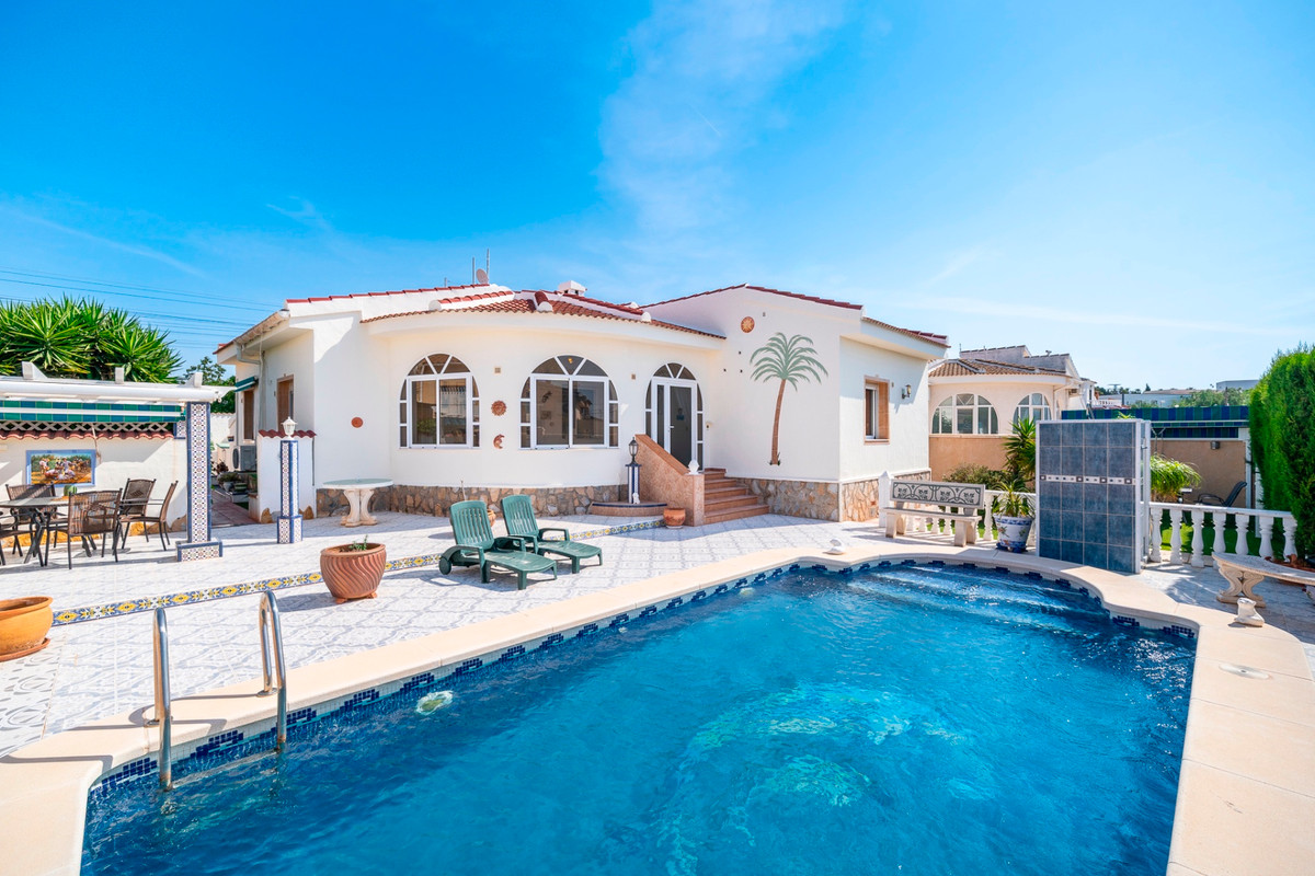 For sale - 3 Bedroom 1 Bathroom House - Detached Villa in Rojales - Ciudad Quesada  - Alicante