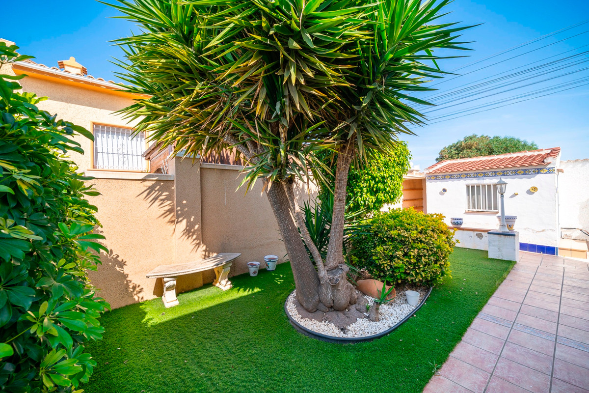 For sale - 3 Bedroom 1 Bathroom House - Detached Villa in Rojales - Ciudad Quesada  - Alicante