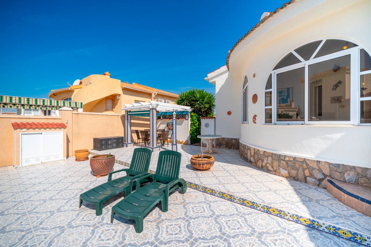 For sale - 3 Bedroom 1 Bathroom House - Detached Villa in Rojales - Ciudad Quesada  - Alicante