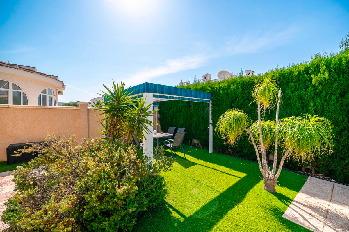 For sale - 3 Bedroom 1 Bathroom House - Detached Villa in Rojales - Ciudad Quesada  - Alicante
