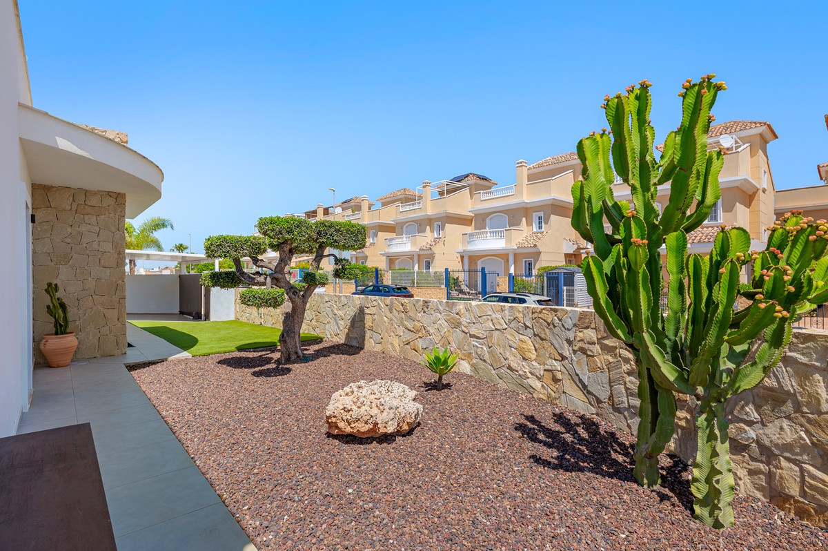 For sale - 3 Bedroom 2 Bathroom House - Detached Villa in San Fulgencio - La Marina  - Alicante