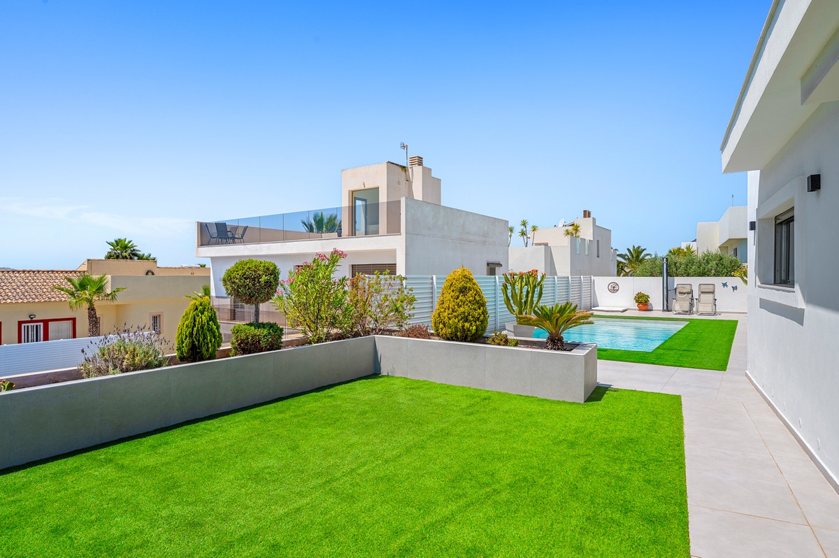 For sale - 3 Bedroom 2 Bathroom House - Detached Villa in San Fulgencio - La Marina  - Alicante