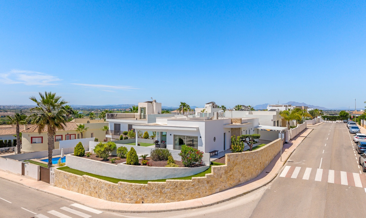 For sale - 3 Bedroom 2 Bathroom House - Detached Villa in San Fulgencio - La Marina  - Alicante