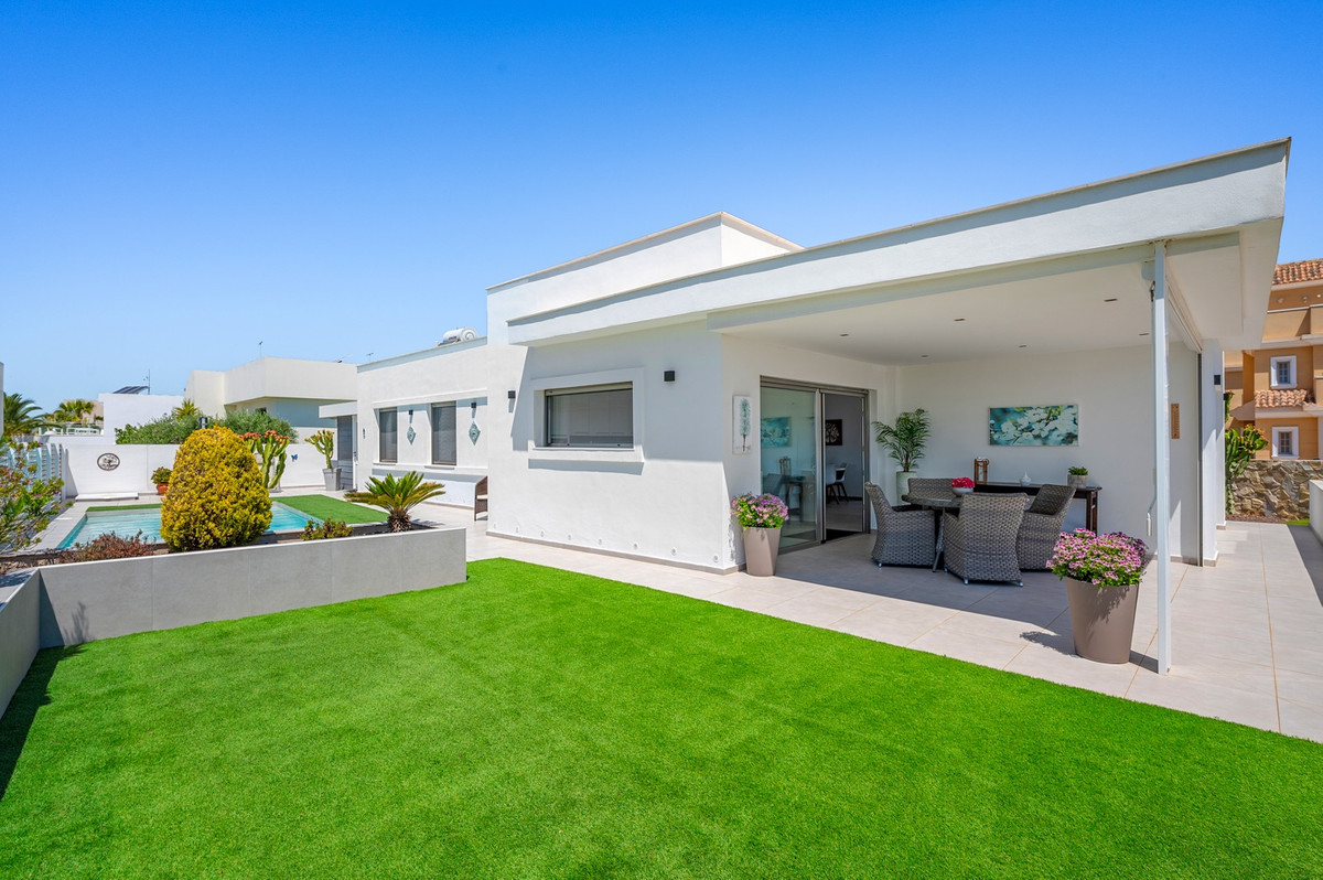 For sale - 3 Bedroom 2 Bathroom House - Detached Villa in San Fulgencio - La Marina  - Alicante