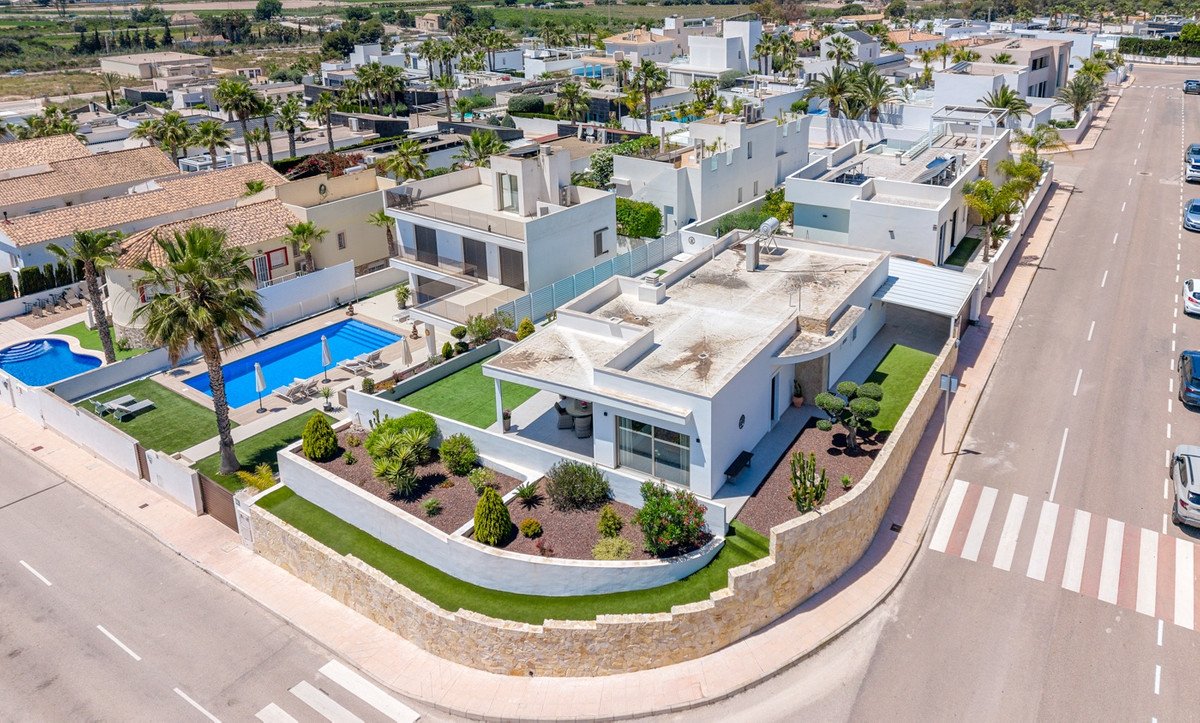 For sale - 3 Bedroom 2 Bathroom House - Detached Villa in San Fulgencio - La Marina  - Alicante
