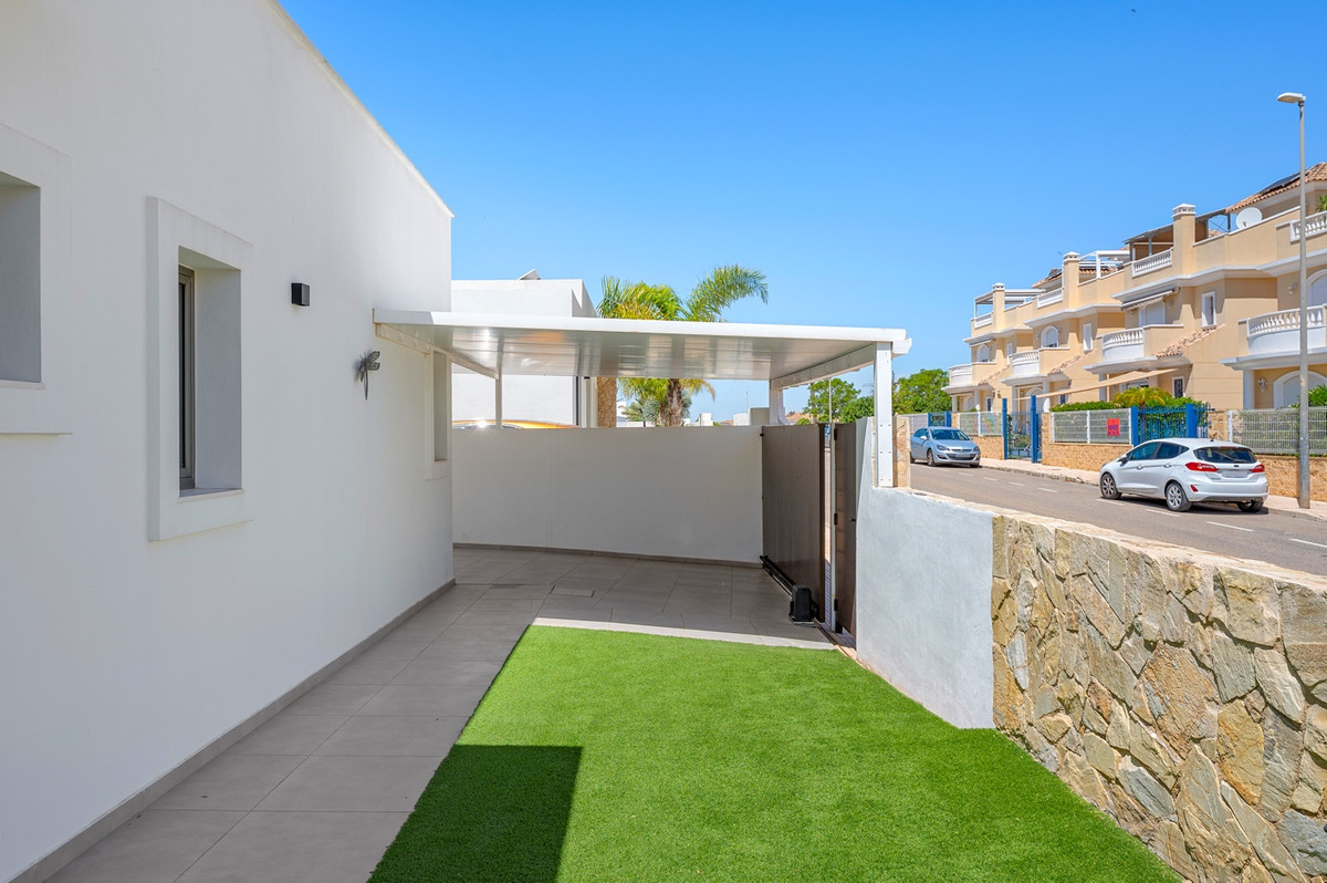 For sale - 3 Bedroom 2 Bathroom House - Detached Villa in San Fulgencio - La Marina  - Alicante