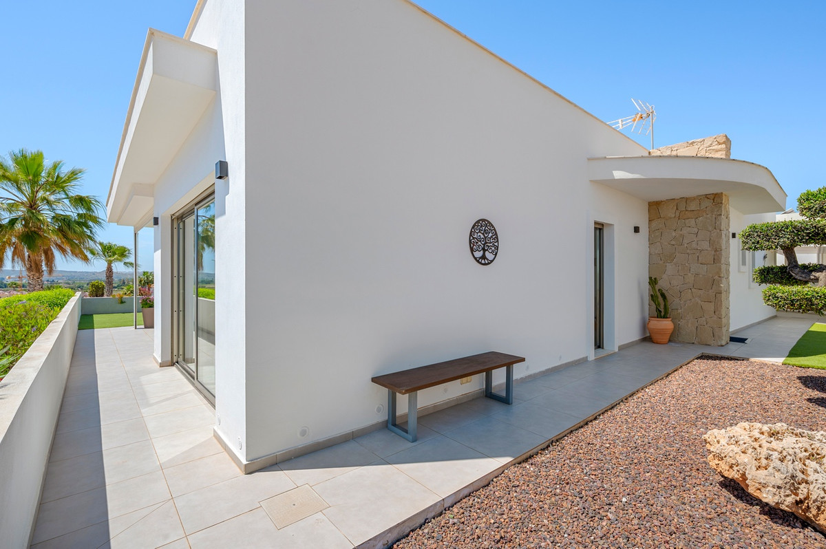 For sale - 3 Bedroom 2 Bathroom House - Detached Villa in San Fulgencio - La Marina  - Alicante