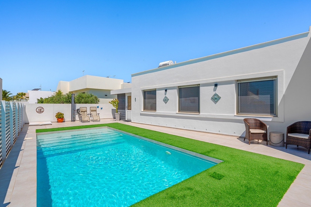 For sale - 3 Bedroom 2 Bathroom House - Detached Villa in San Fulgencio - La Marina  - Alicante