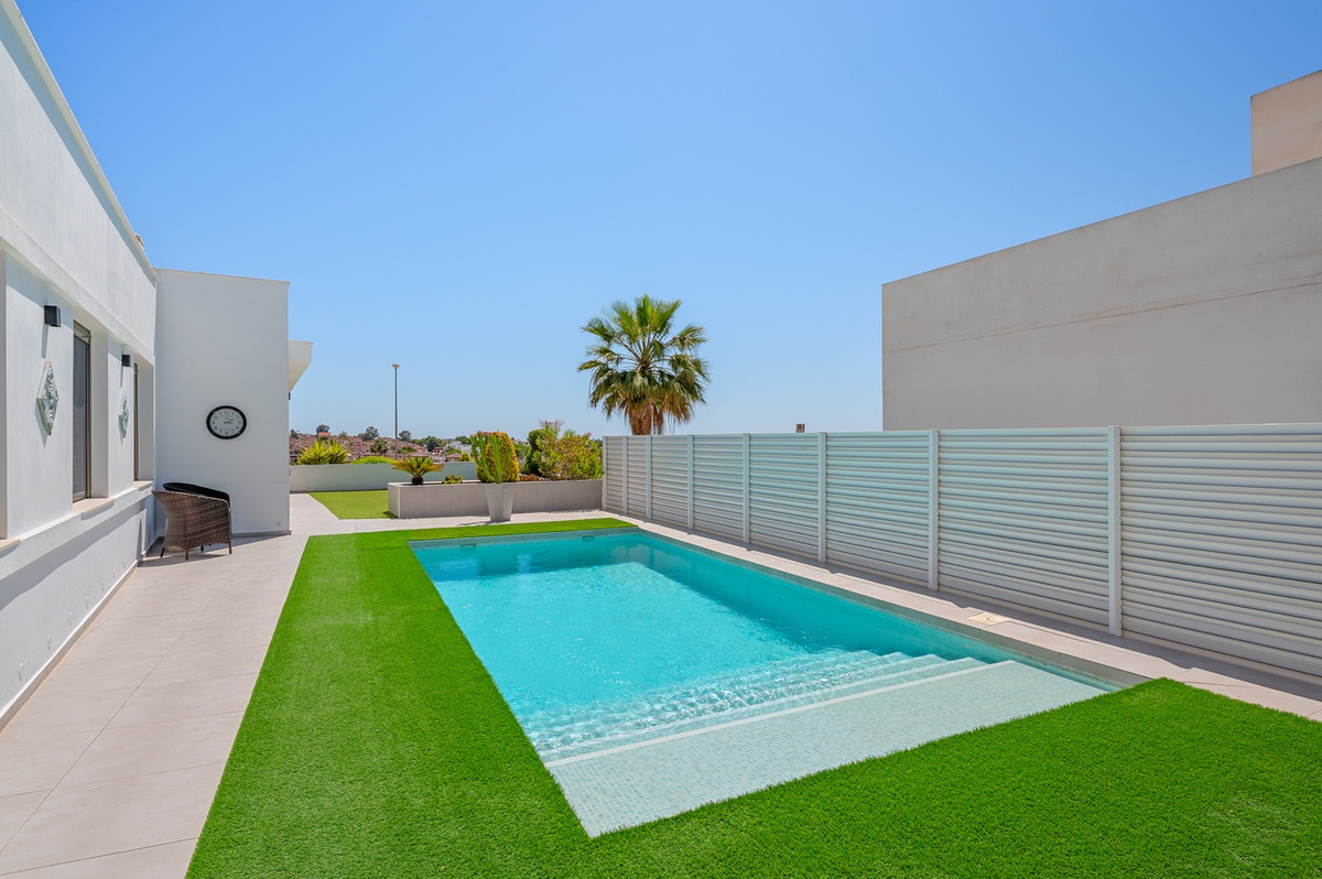 For sale - 3 Bedroom 2 Bathroom House - Detached Villa in San Fulgencio - La Marina  - Alicante