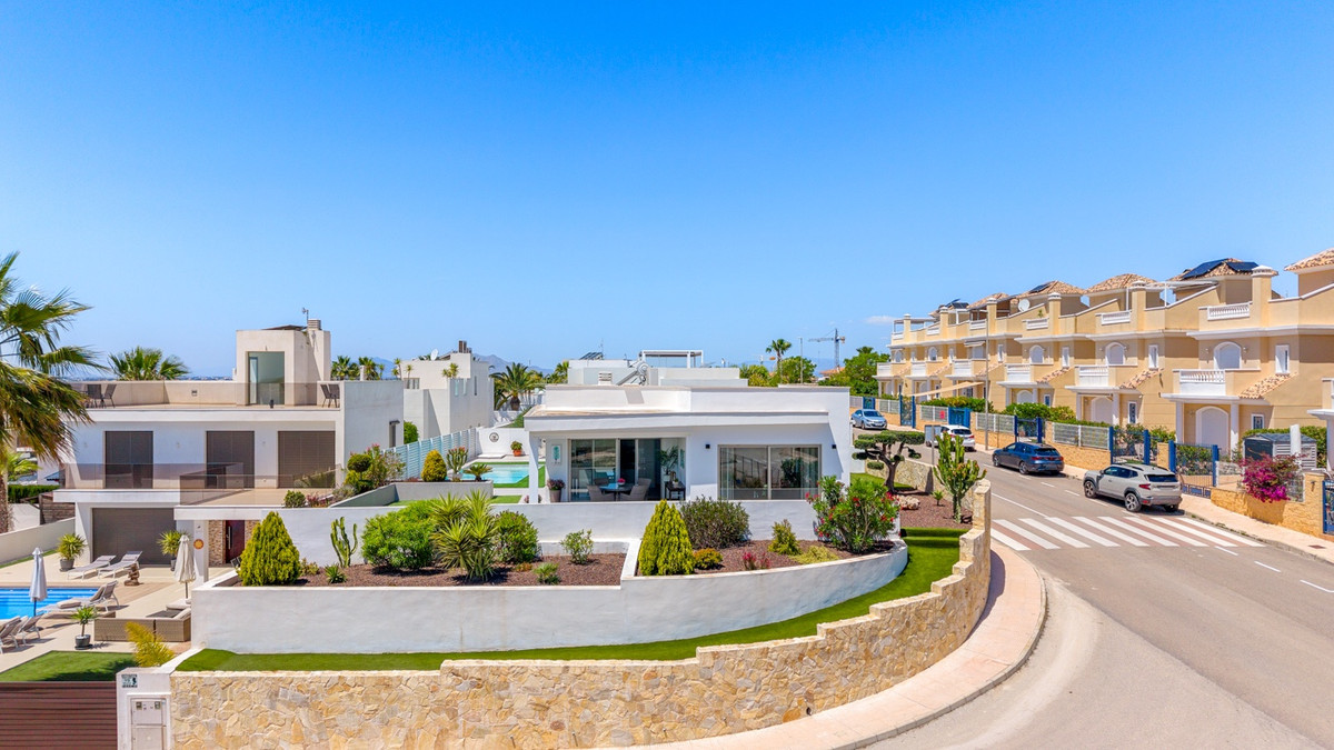 For sale - 3 Bedroom 2 Bathroom House - Detached Villa in San Fulgencio - La Marina  - Alicante