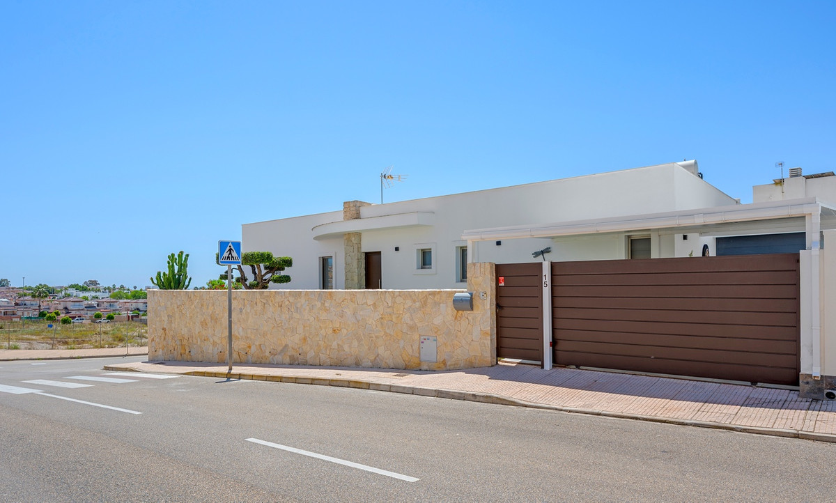 For sale - 3 Bedroom 2 Bathroom House - Detached Villa in San Fulgencio - La Marina  - Alicante