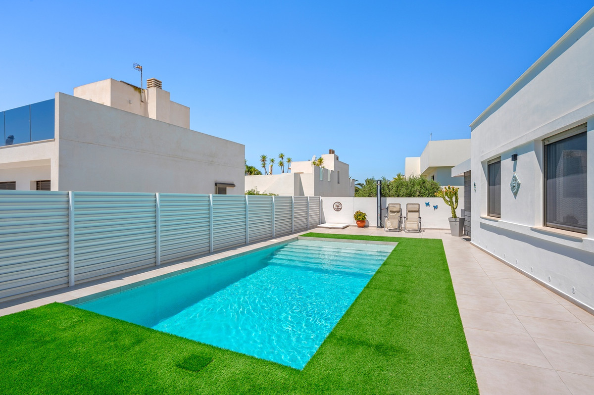 For sale - 3 Bedroom 2 Bathroom House - Detached Villa in San Fulgencio - La Marina  - Alicante