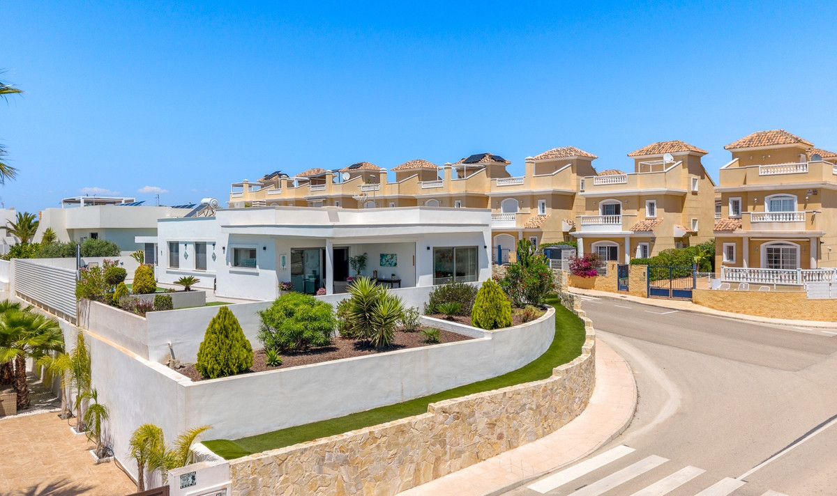 For sale - 3 Bedroom 2 Bathroom House - Detached Villa in San Fulgencio - La Marina  - Alicante
