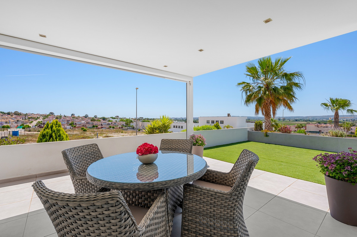 For sale - 3 Bedroom 2 Bathroom House - Detached Villa in San Fulgencio - La Marina  - Alicante