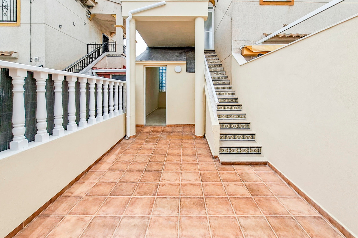 For sale - 2 Bedroom 1 Bathroom Top floor apartment in Playa Flamenca - Orihuela Costa  - Alicante