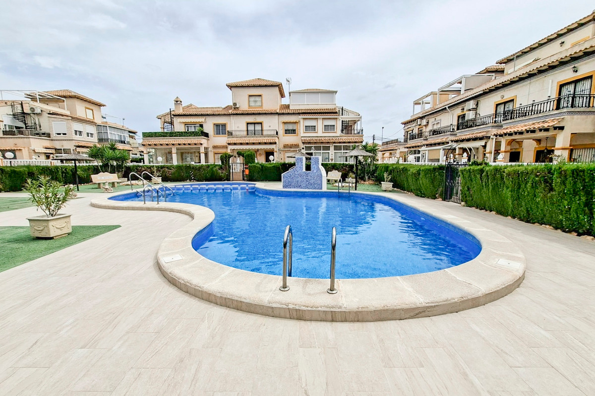 For sale - 2 Bedroom 1 Bathroom Top floor apartment in Playa Flamenca - Orihuela Costa  - Alicante