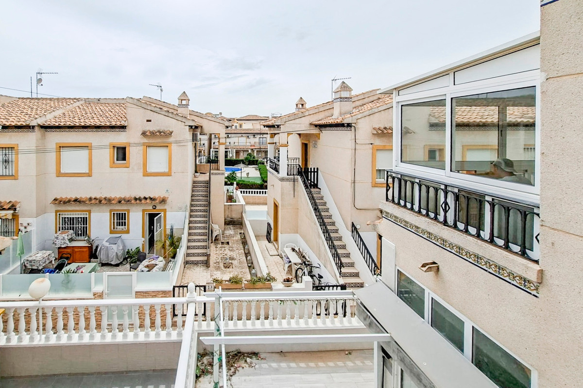 For sale - 2 Bedroom 1 Bathroom Top floor apartment in Playa Flamenca - Orihuela Costa  - Alicante
