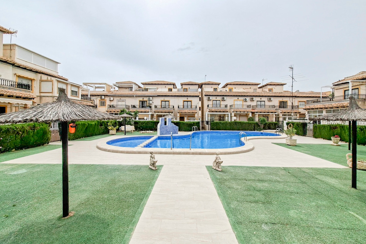 For sale - 2 Bedroom 1 Bathroom Top floor apartment in Playa Flamenca - Orihuela Costa  - Alicante
