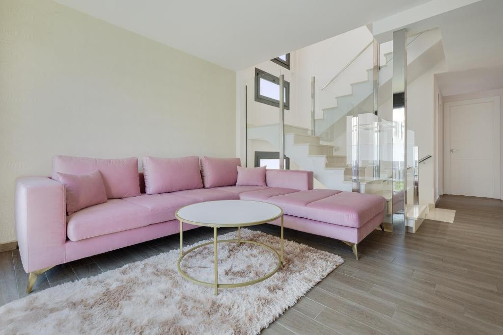 For sale - 5 Bedroom 3 Bathroom House - Detached Villa in Torrevieja - Torrevieja Centro  - Alicante