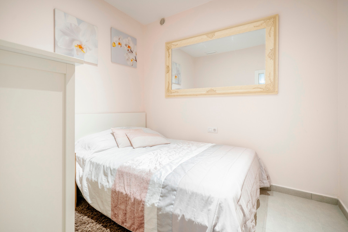 For sale - 5 Bedroom 3 Bathroom House - Detached Villa in Torrevieja - Torrevieja Centro  - Alicante