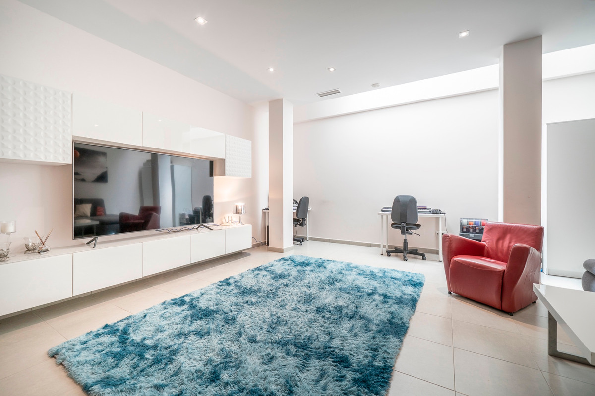 For sale - 5 Bedroom 3 Bathroom House - Detached Villa in Torrevieja - Torrevieja Centro  - Alicante