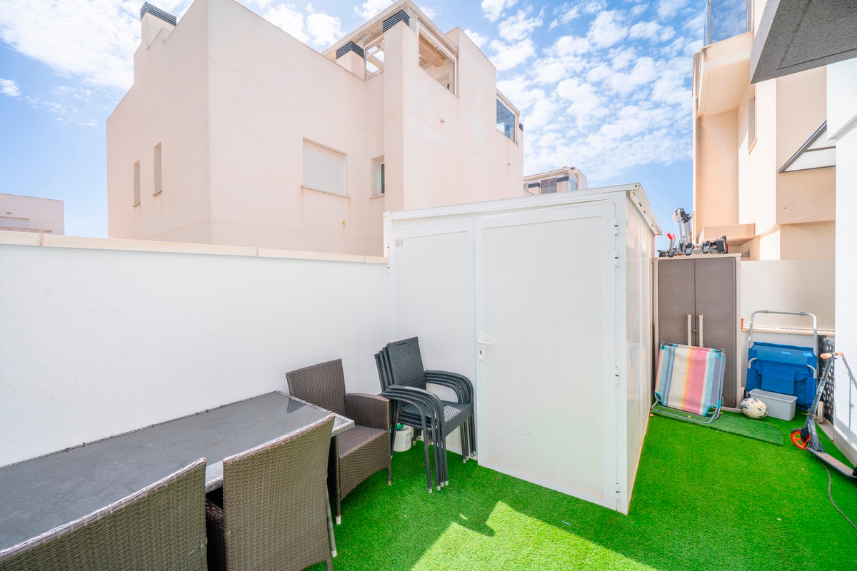 For sale - 5 Bedroom 3 Bathroom House - Detached Villa in Torrevieja - Torrevieja Centro  - Alicante
