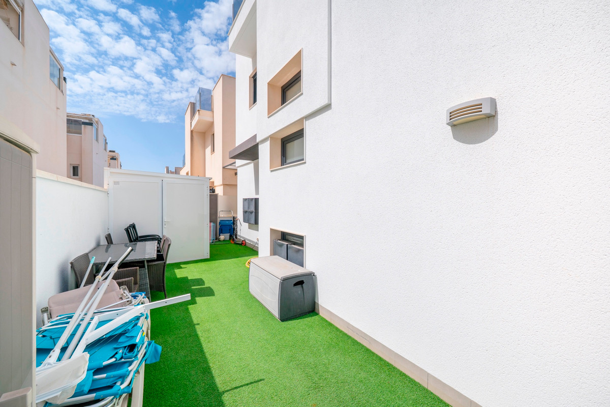 For sale - 5 Bedroom 3 Bathroom House - Detached Villa in Torrevieja - Torrevieja Centro  - Alicante