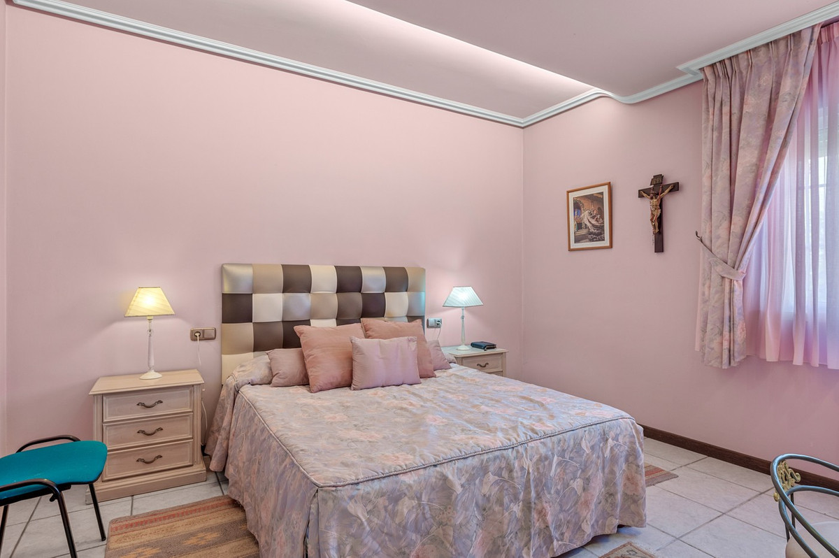 For sale - 6 Bedroom 5 Bathroom House - Detached Villa in Torrevieja - La Mata  - Alicante