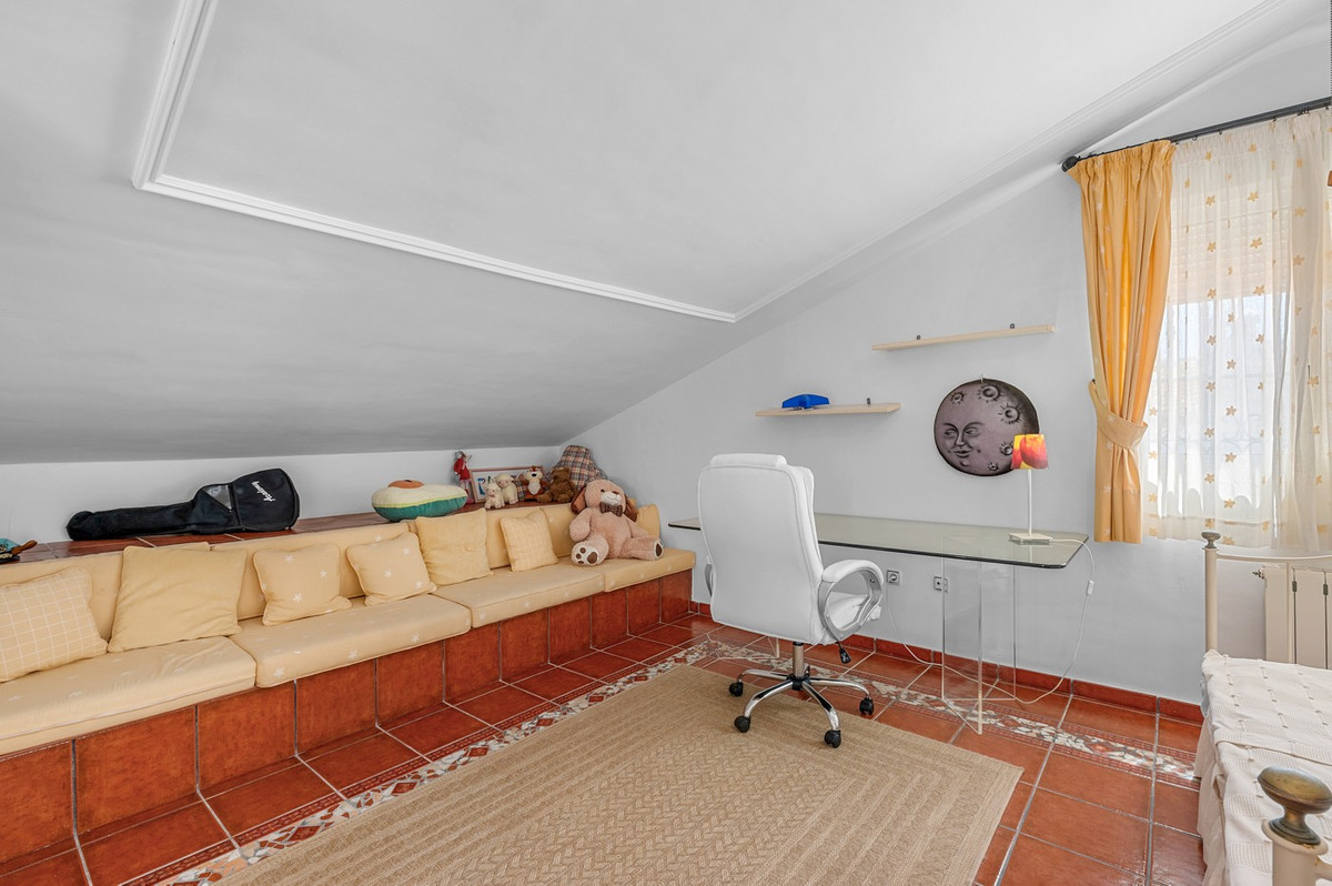 For sale - 6 Bedroom 5 Bathroom House - Detached Villa in Torrevieja - La Mata  - Alicante