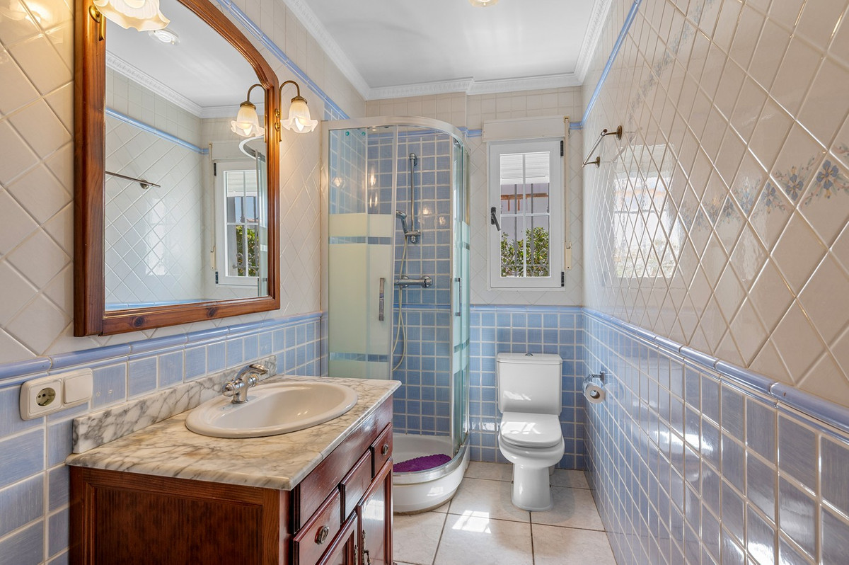 For sale - 6 Bedroom 5 Bathroom House - Detached Villa in Torrevieja - La Mata  - Alicante