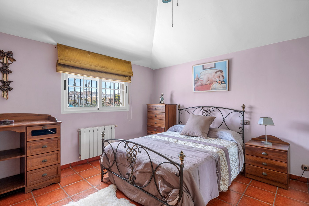 For sale - 6 Bedroom 5 Bathroom House - Detached Villa in Torrevieja - La Mata  - Alicante